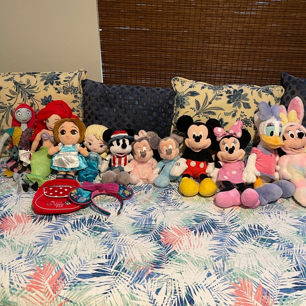 Disney plushies like new condition